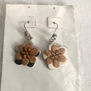 Flower Pendant Silver Tone Cork Dangle Earrings NOC
